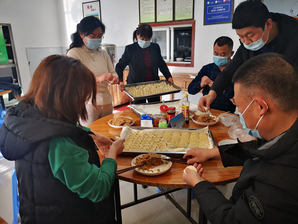 陕煤建设机电安装公司：寒冬里的“暖心”饺子