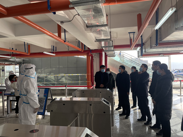 彬州市委书记王宏志、市长陈加宝一行莅临银西高铁彬州东站前广场项目指导疫情防控工作