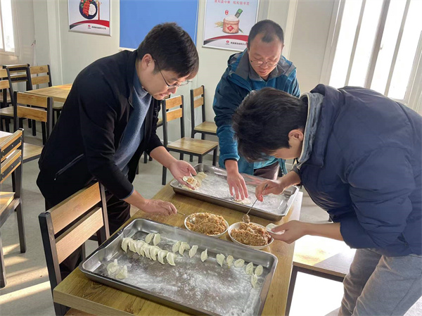 坚守项目现场,别样温暖瞬间