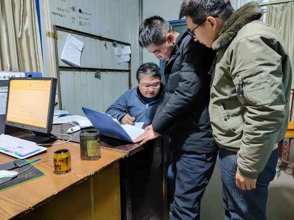 陕煤建设煤矿运营服务分公司:青监岗“零点行动”为安全保驾护航