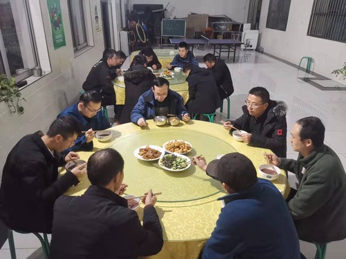 陕煤建设路桥分公司:这个腊八我们一起同‘粥’共济