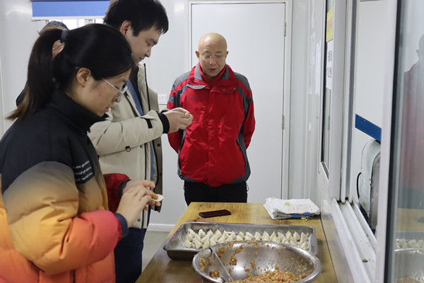 陕煤建设咸阳分公司:工地温暖过小年