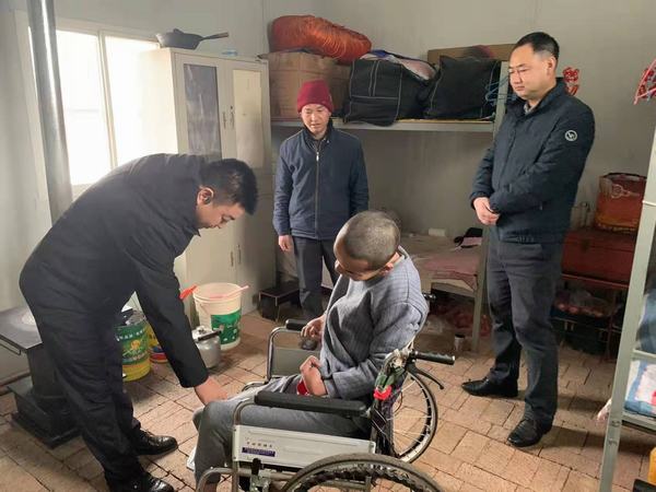 陕煤建设矿建二公司开展春节前困难职工慰问活动