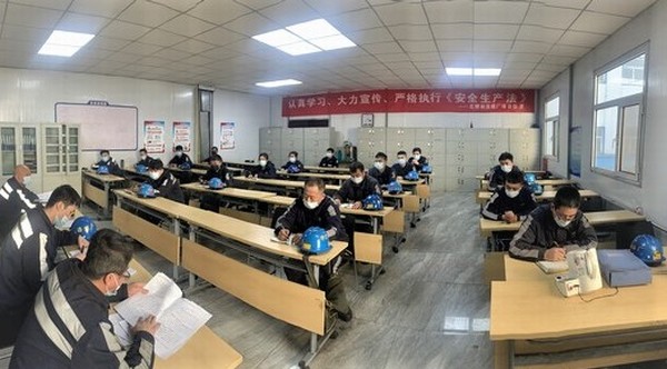 陕煤建设洗选煤运营公司红柳林洗煤厂项目部:“煤黑人”坚守同抗疫 就地过大年