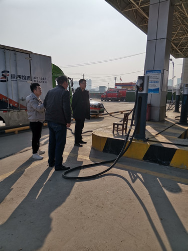 陕煤建设智慧泊车公司赴新能源电动汽车充电站进行调研