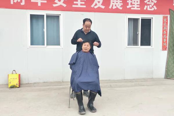 陕煤建设矿建二公司王峰项目部：“龙抬头讨彩头”忙坏“托尼老师”