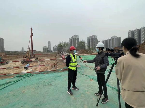 陕煤建设铜煤公司新龙城项目接受铜川媒体专访