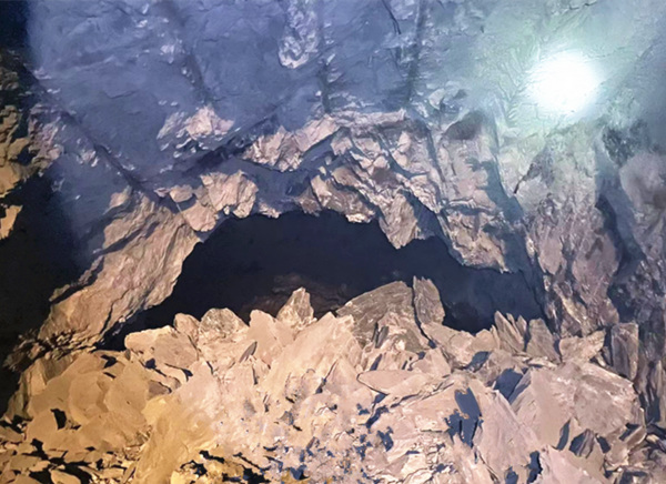 陕煤建设矿建三公司镜铁山桦树沟矿中西区四标段2760-2640m水平巷道顺利实现贯通