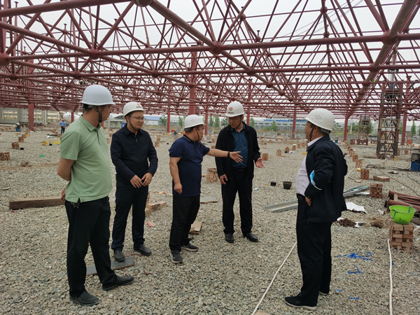 陕煤建设汉中分公司赴渭南开沃新能源汽车基地项目对标钢网架顶升技术