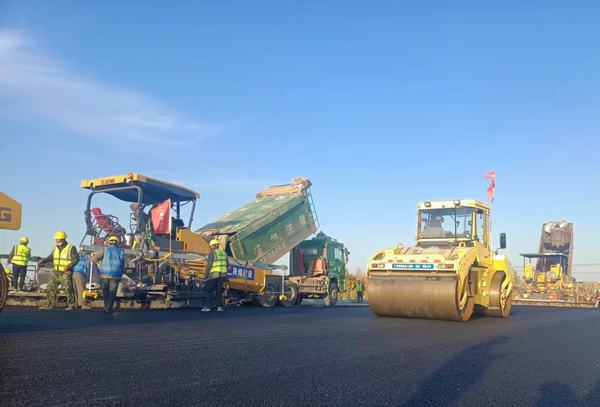 助力“十七运” 建设集团榆林市科创新城市政一期工程N1项目在行动