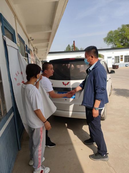 陕煤建设天工公司安装三部慰问子洲县马岔镇派出所警务人员