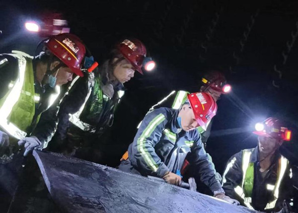 陕煤建设机电安装公司：提前6天完成胶运顺槽带式输送机安装工程