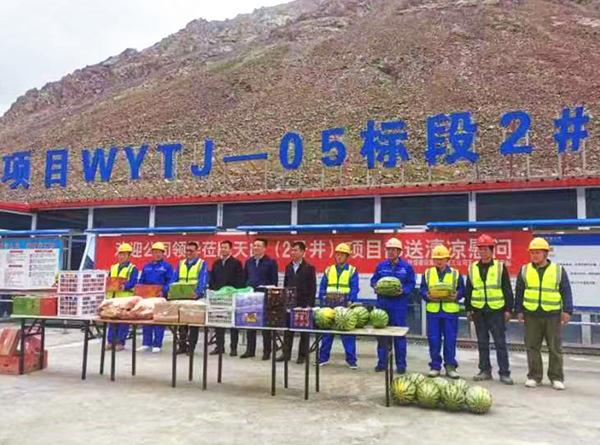 陕煤建设矿建三公司：穿着棉衣送“清凉”  别样“温暖”送心上