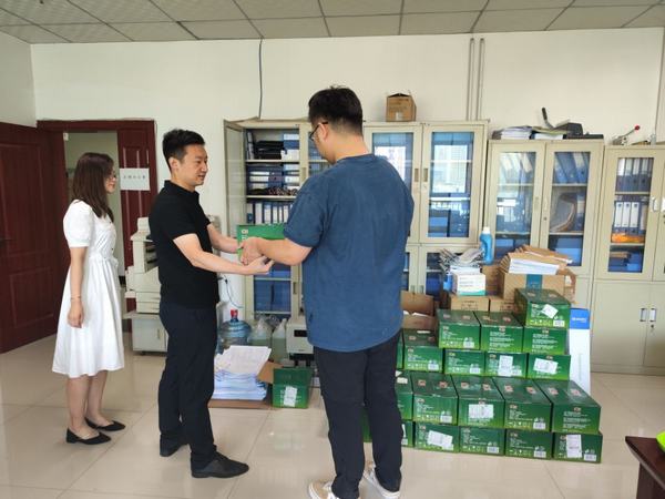 炎炎夏日送清凉，浓浓关爱沁人心