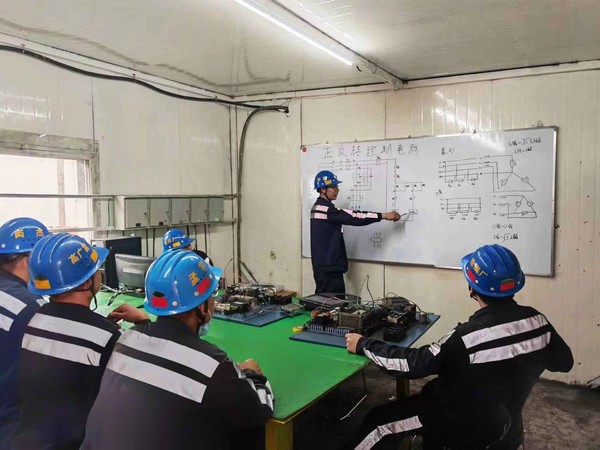 陕煤建设洗选煤运营公司红柳林洗煤厂项目部:机电综合实训室成为员工技能“充电站”