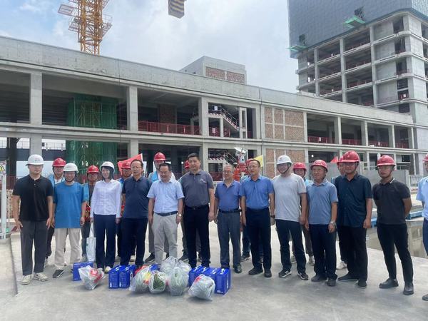 中电科西北集团公司副总经理薛敏一行慰问陕煤建设渭南公司第十一项目部一线职工