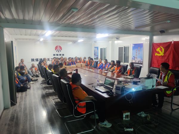 陕煤建设天工公司安装一部：迎高温、战酷暑 确保汽车卸煤沟安装工程如期交付