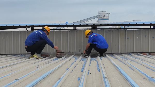陕煤建设澄合分公司第二机电安装队“雨季三防”查隐患 “防暑降温”勤疏导