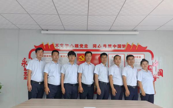 陕煤建设矿建二公司职工穿新装换新颜