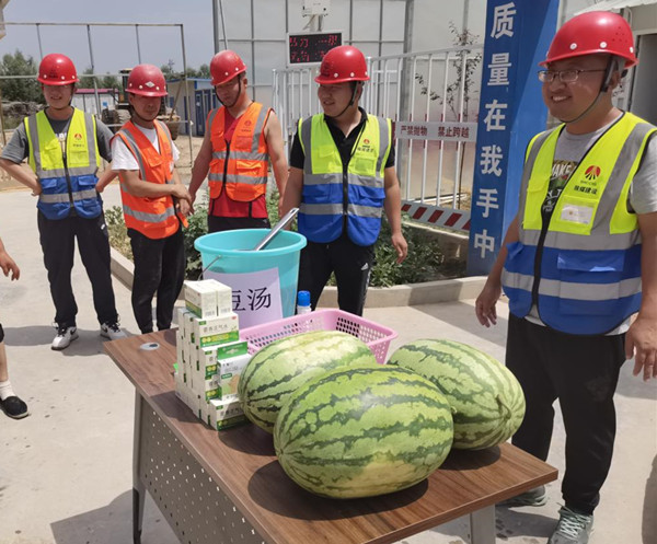 陕煤建设咸阳分公司第九项目部:不服“暑”，战高温