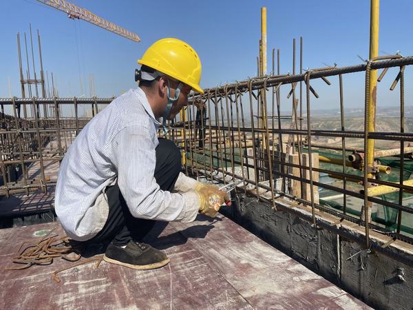 陕煤建设韩城分公司：不服“暑”！他们和太阳肩并肩