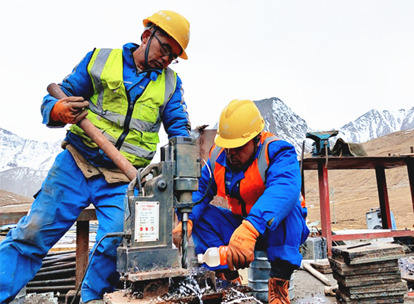 陕煤建设矿建三公司：确认过脚步，你们就是雪域高原上的“掘进铁军”