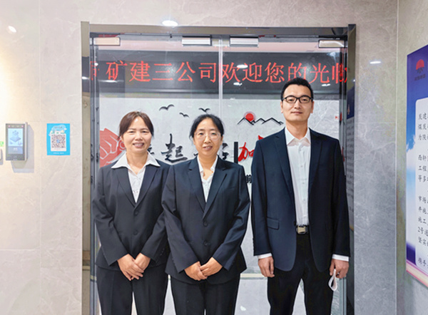 陕煤建设矿建三公司为职工换上“新战袍”