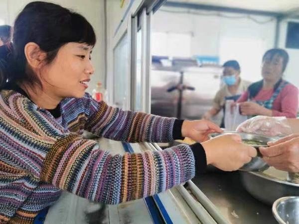 陕煤建设矿建二公司：中秋慰问送真情 免餐关爱暖人心