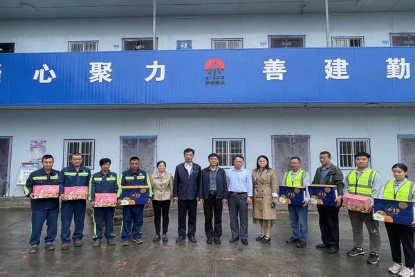 侯本英国庆假日慰问一线员工