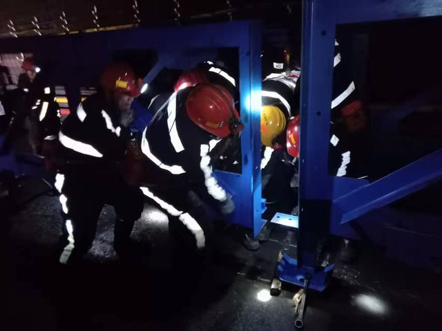 陕煤建设韩城分公司安装三项目部提前完成张家峁煤矿2203综采顺槽带式输送机安装工程