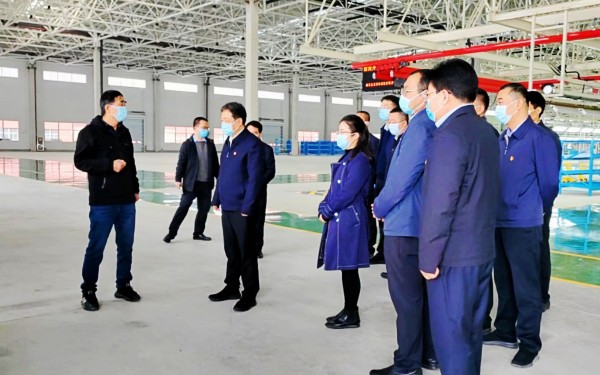 渭南市委书记樊维斌一行深入南京金龙纯电动商用车建设项目进行视察