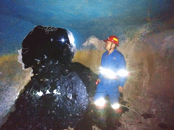 陕煤建设矿建三公司双龙项目部116运输顺槽顺利贯通