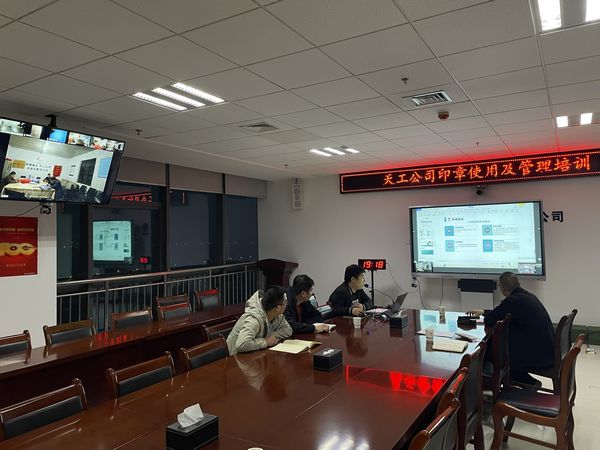 人人上讲台 个个当“专家”