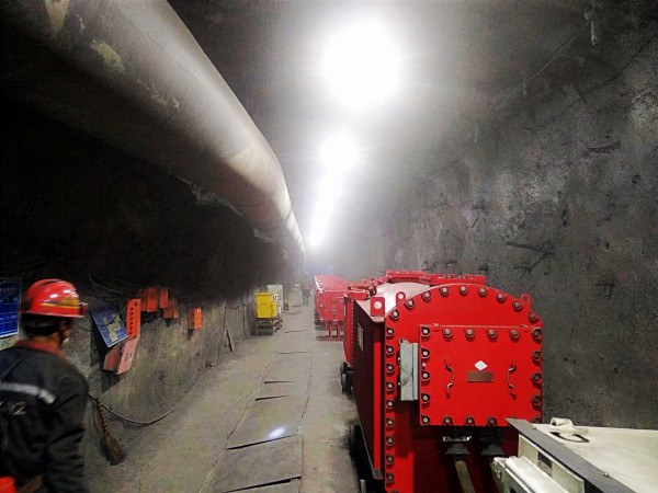 陕煤建设澄合分公司承建的西卓煤矿一盘区4煤变电所电气设备安装工程成功送电