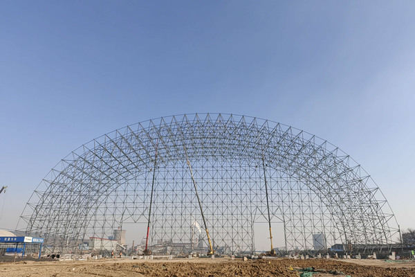 陕煤建设汉中分公司龙钢一次料场项目首个大跨度钢构网架施工顺利推进