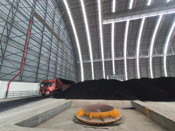 陕煤建设韩城分公司土建十六项目部承建的榆阳煤炭物流园区储煤棚顺利交接