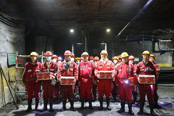 曹家滩矿业公司领导莅临陕煤建设机电安装公司项目部检查慰问