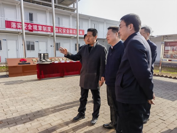 延安市市长严汉平莅临陕煤建设咸阳分公司黄陵年产40万立方煤矸石制陶粒项目调研指导