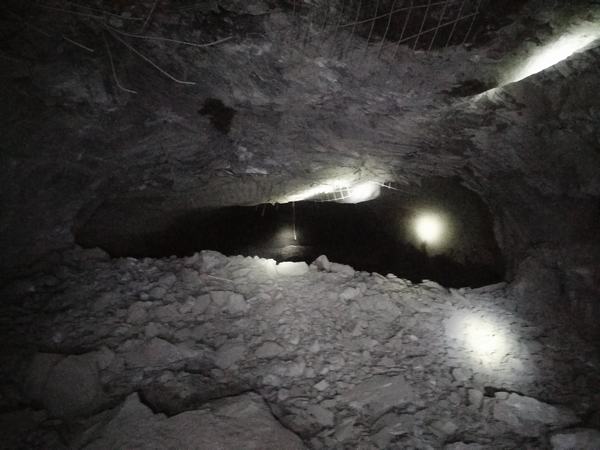 陕煤建设矿建二公司王峰项目部：矿用盾构机/TBM掘进机组装始发硐室与瓦斯抽采专用进风巷顺利贯通