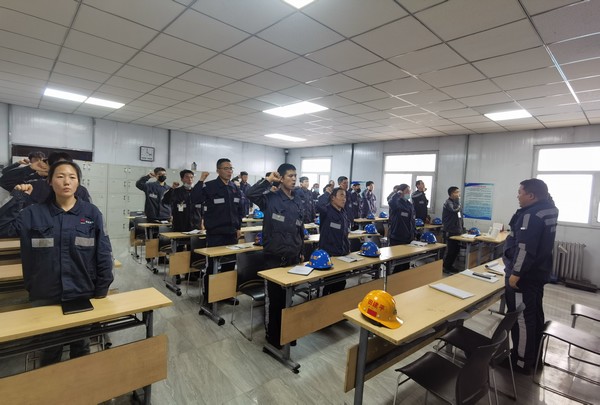 陕煤建设洗选煤运营公司红柳林洗煤厂项目部： 立足当“夏”  提升机电管理再“加码”