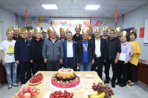 这场集体生日会,氛围感满满！