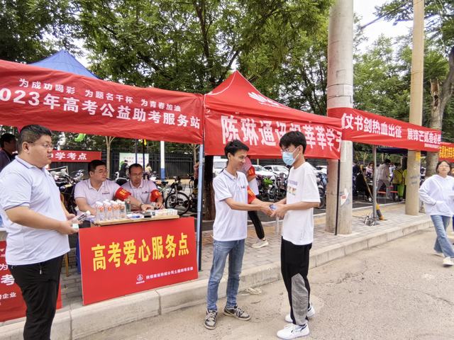 陕煤建设韩城分公司土建四项目部开展“追梦赤子心 助力高考行”志愿者服务活动