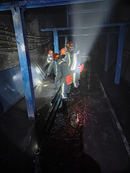 陕煤建设机电安装公司涌鑫项目部顺利完成安山煤矿皮带安装工程并正常运转