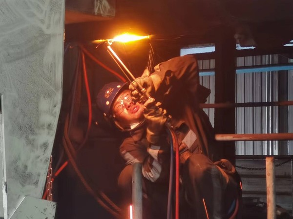 陕煤建设洗选煤运营公司红柳林洗煤厂项目部： 高温“烤”验“暑”你最美