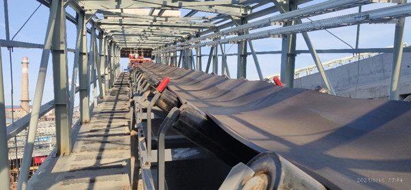 陕煤建设汉中分公司龙钢机械化综合一次料场项目带式输送机试运转圆满完成