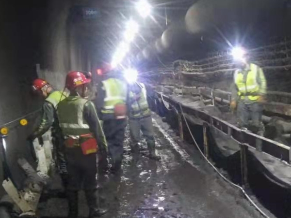 陕煤建设机电安装公司顺利完成小保当一号矿胶运顺槽带式输送机