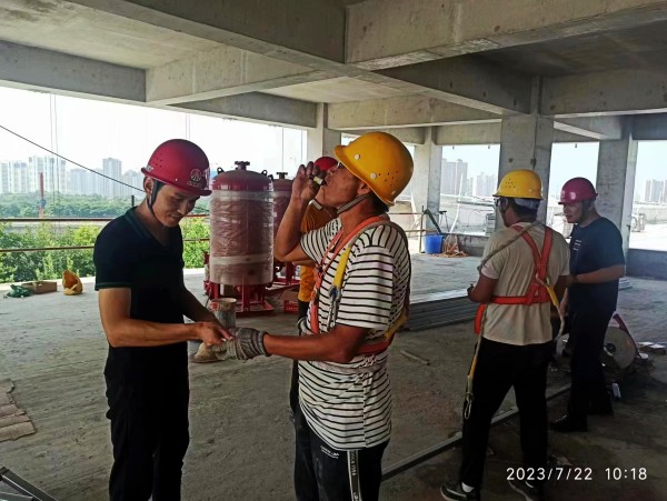 陕煤建设渭南分公司第一项目部：你战高温，我送清凉，这个夏天不服“暑”！