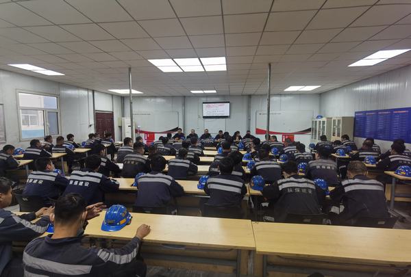 陕煤建设洗选煤运营公司红柳林洗煤厂项目部：迎战高温“烤”验  筑牢“安全篱笆”