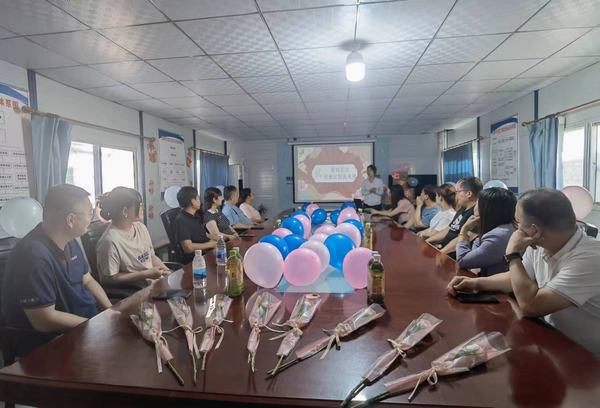 陕煤建设矿建二公司一线双职工的别样“七夕”