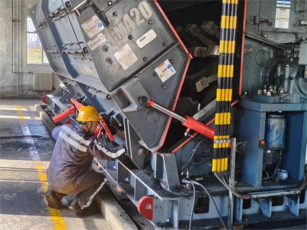 陕煤建设洗选煤运营公司神渭首端运营项目部： 双份的奋斗 双倍的坚守